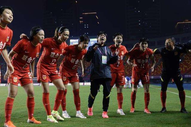 包含中国女足队员实力强劲，轻松获得比赛胜利的词条