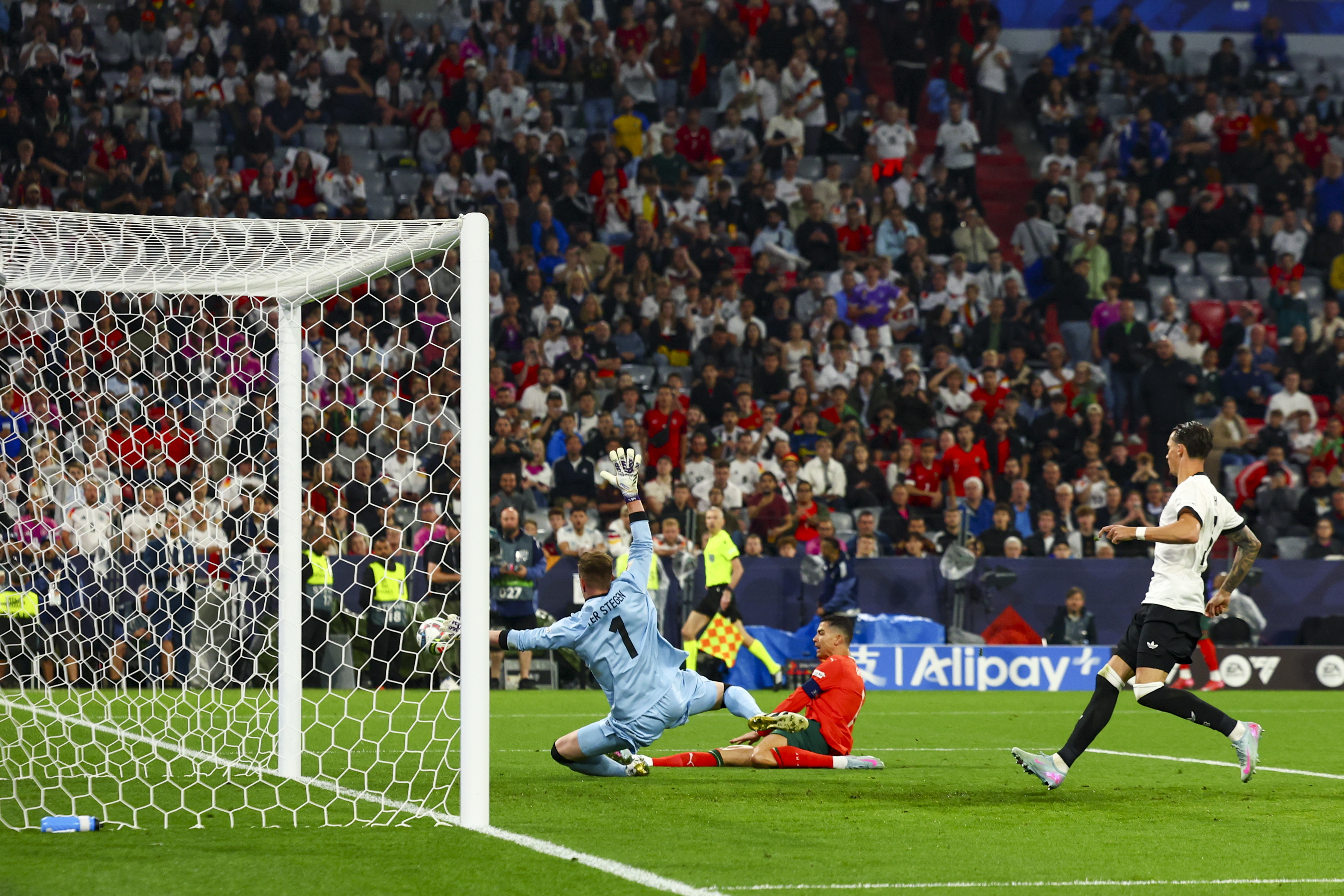 aoa体育体育网页版-关于南非备战欧洲比赛，士气高昂的信息